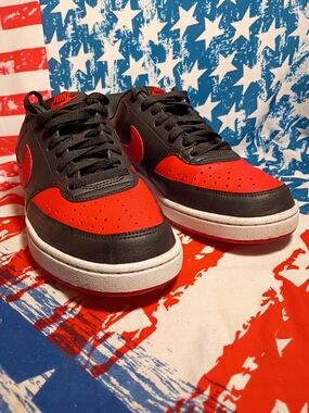Nike Court Vision LO NN FJ0685 010 Men's  Sz 8.5 Black & Red Excellent Condition